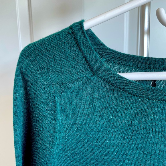 Green sweater - Picture 3 of 4